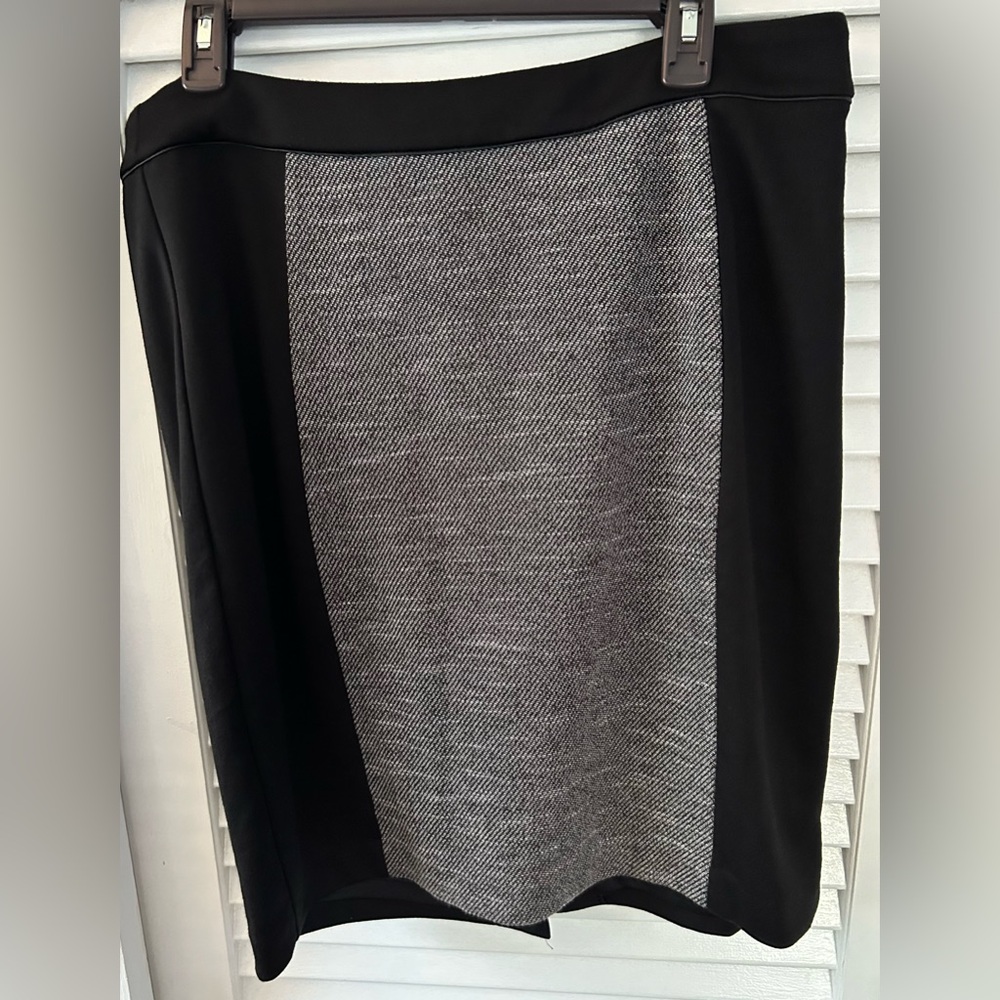 Gently Used Dana Buchman Deco Fantasy Skirt in Black and Grey Size 12